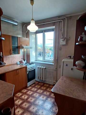 Центральний просп. (Леніна), 32