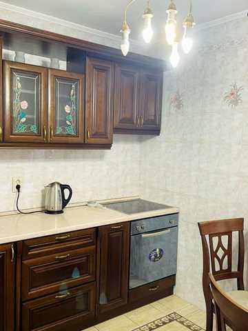 Павла Тичини просп., 8