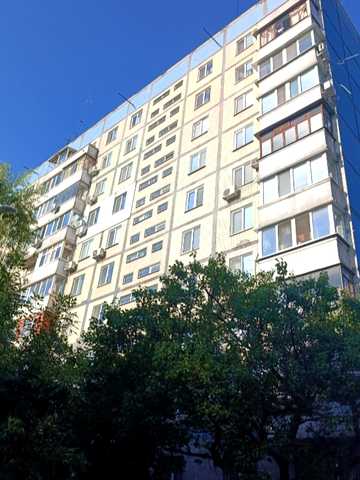 Янтарна вул., 44