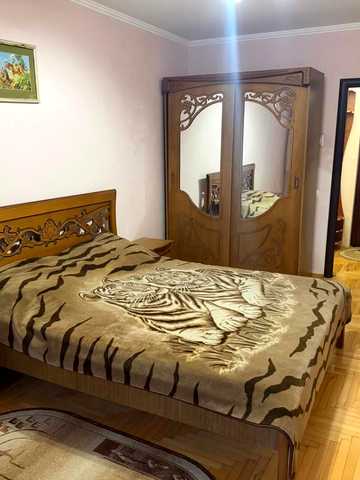 Паркова вул., 8