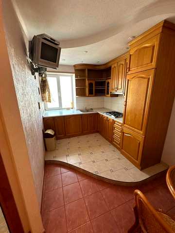 Лесі Українки бульв., 24
