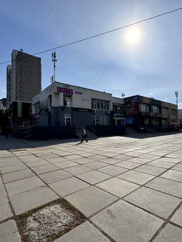 Полярна вул., 8