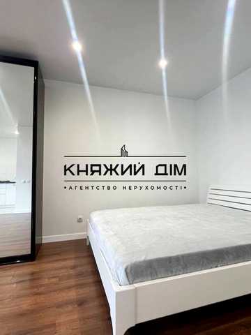 В'ячеслава Чорновола вул., 30