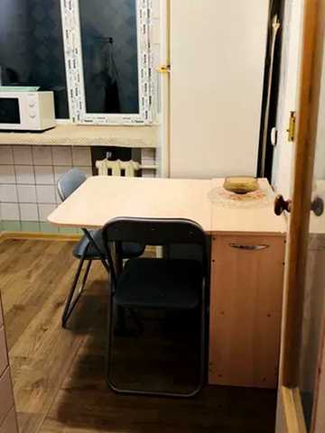 Познанська вул., 8
