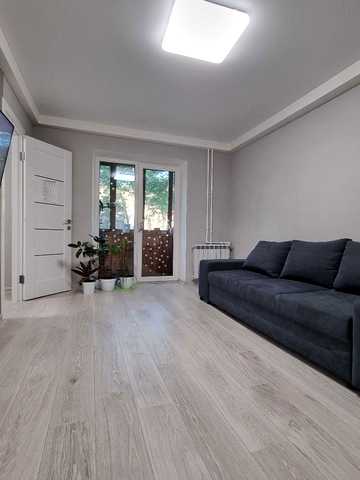 Ореста Левицького вул. (Академіка Курчатова), 8-Б