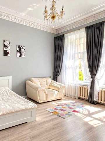Костельна вул., 7