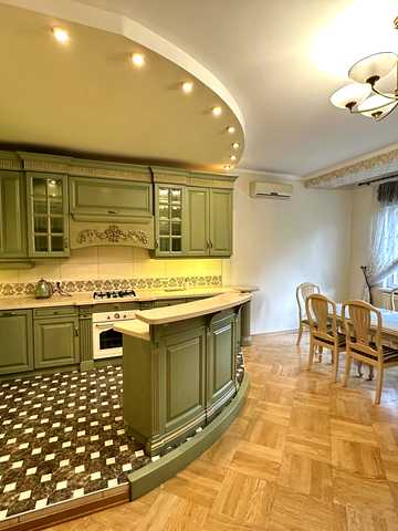Героїв Майдану вул. (Гвардійська), 18а