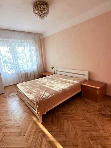 Голосіївський просп. (40-річчя Жовтня), 94
