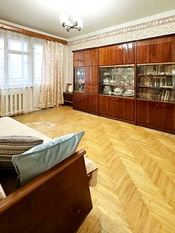 Гната Хоткевича вул., 83