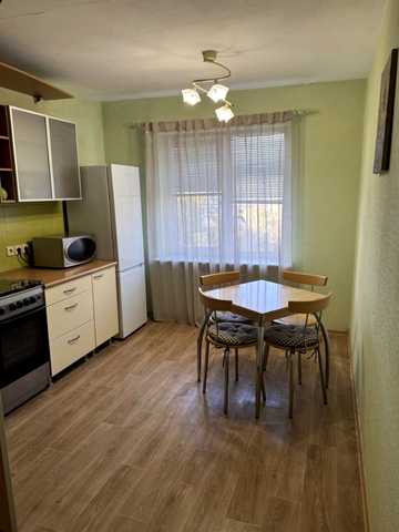 Героїв просп., 35