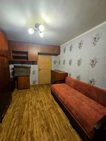 Академіка Корольова вул., 14
