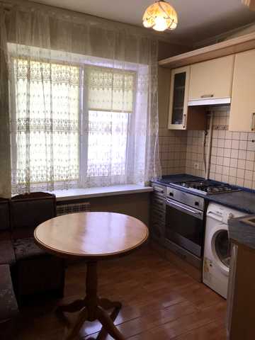 Героїв Дніпра вул., 12