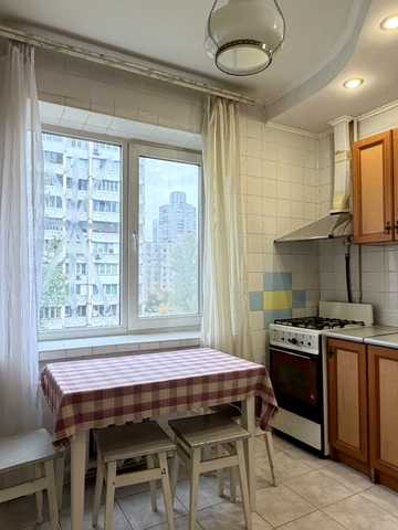 Йорданська вул. (Лайоша Гавро), 17