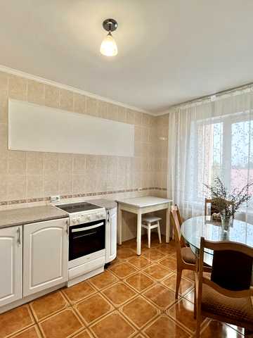 Дарницький бульв., 8