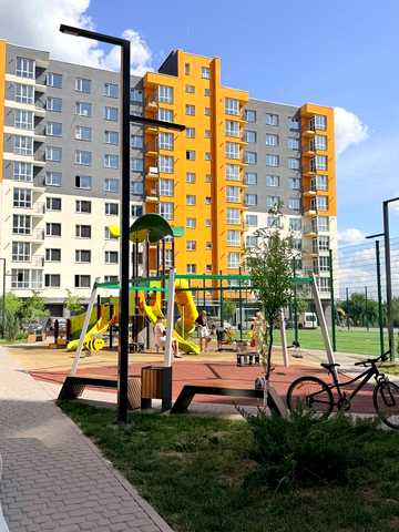 Привокзальна пл. (Героїв Сталінграду), 12