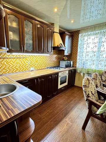 Героїв просп., 12
