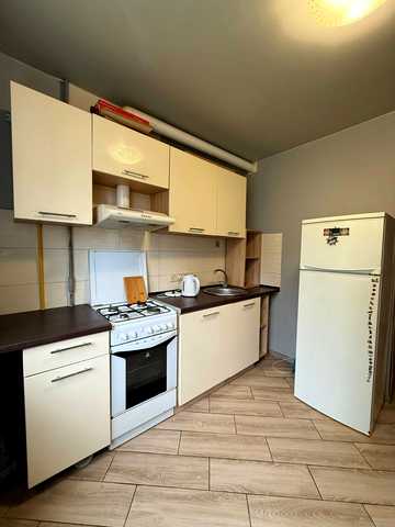 Будівельників бульв., 25