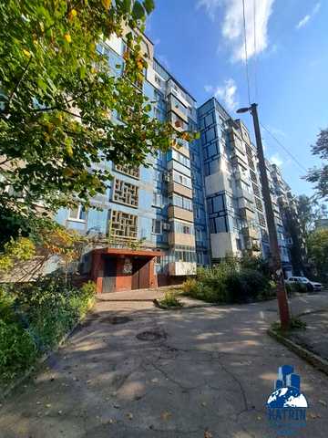 Космодромна вул., 6