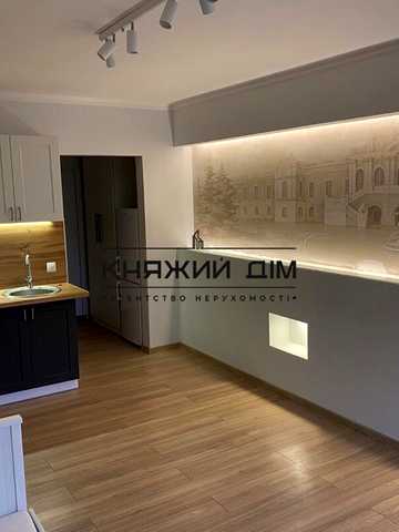 Федора Ернста вул., 12