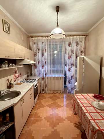 Тополина вул., 30