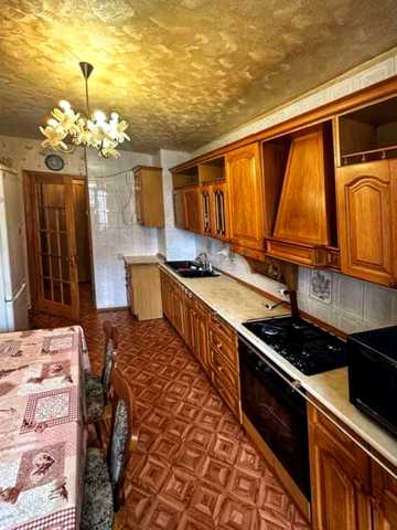 Казанська вул., 18