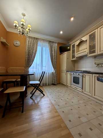 Драгоманова вул., 5