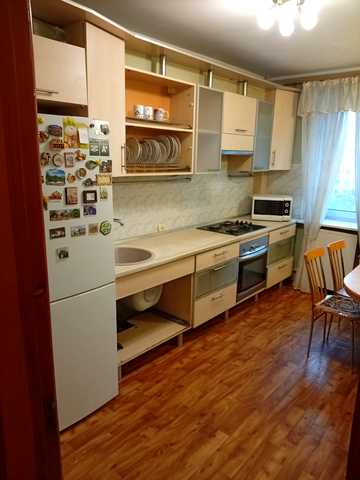 Академіка Корольова вул., 81/8