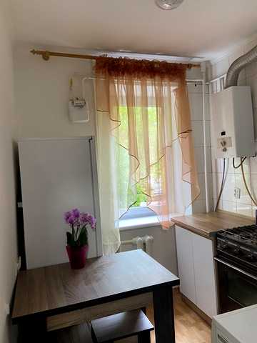Генерала Безручка вул., 16