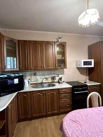 Академіка Булаховського вул., 5-Б