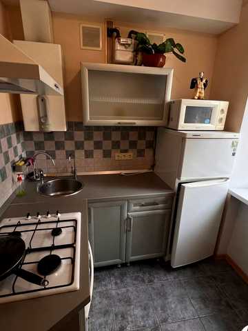 Паторжинського вул., 11