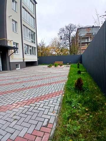 Центральна вул., 33