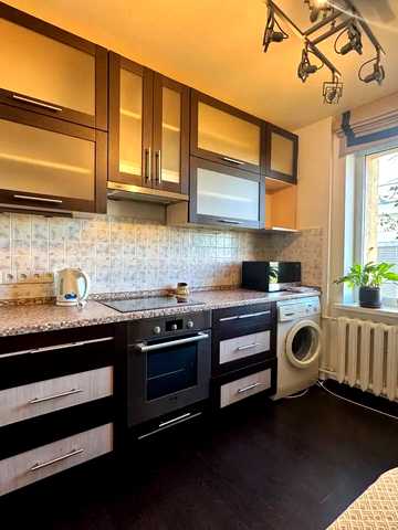 Дарницький бульв., 8