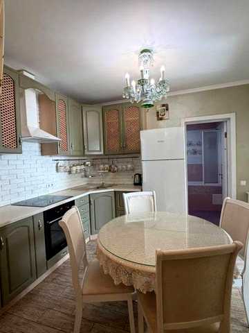 Борщагівська вул., 206