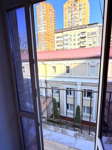 Василя Тютюнника вул. (Анрі Барбюса), 13