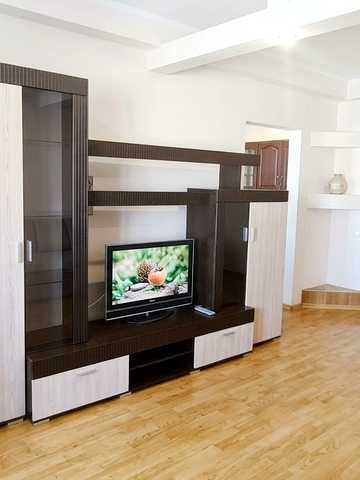 Ревуцького вул., 5