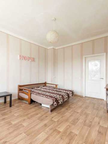 Миру вул., 8