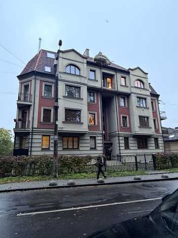 Івана Франка вул., 137