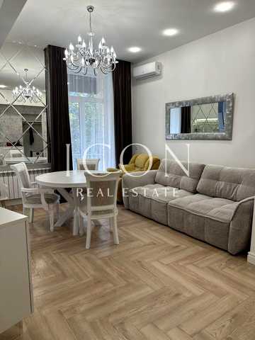 Заньковецької вул., 8