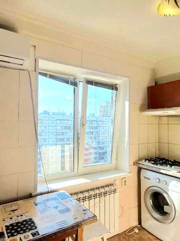 Йорданська вул. (Лайоша Гавро), 8