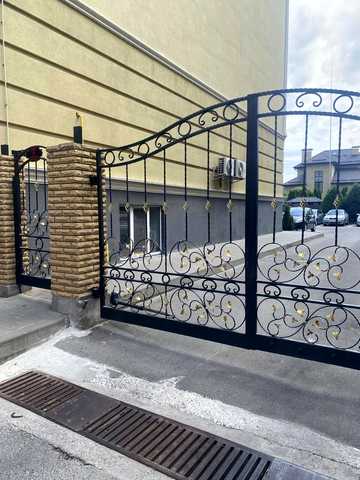 Миру вул., 9