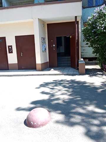 Набережна Перемоги вул., 140