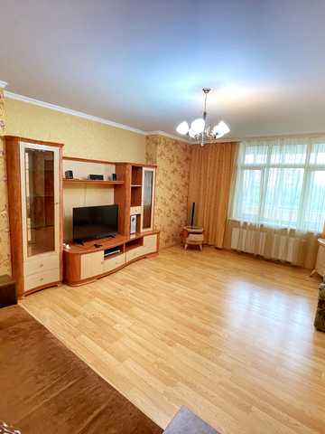 Анни Ахматової вул., 22