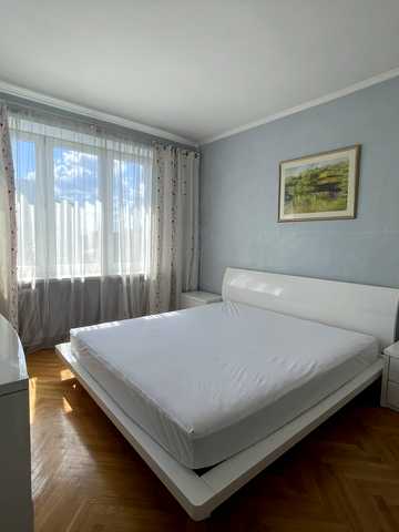 Лесі Українки бульв., 21-Б
