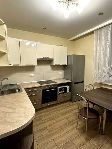 Драгоманова вул., 2