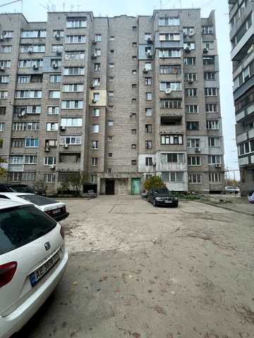 Семафорна вул., 48