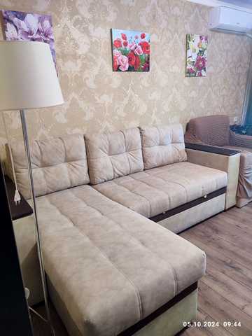 Космонавтів вул., 6