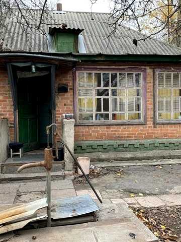 Центральна, 1