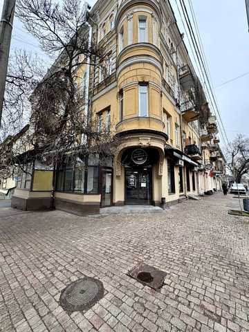 Базарна вул., 32