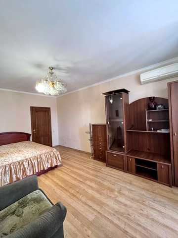 Миколи Голего вул. (Лебедєва-Кумача), 5