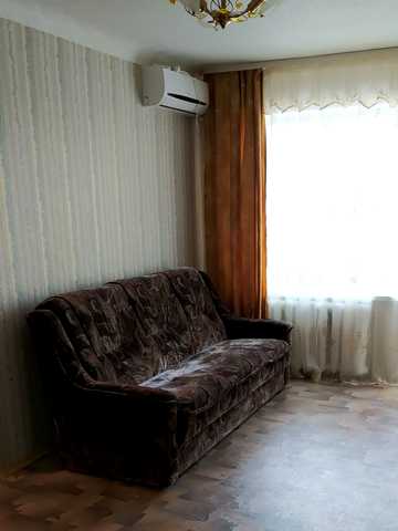 Радистів вул., 4